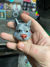 Load image into Gallery viewer, Fritz the cat pendant
